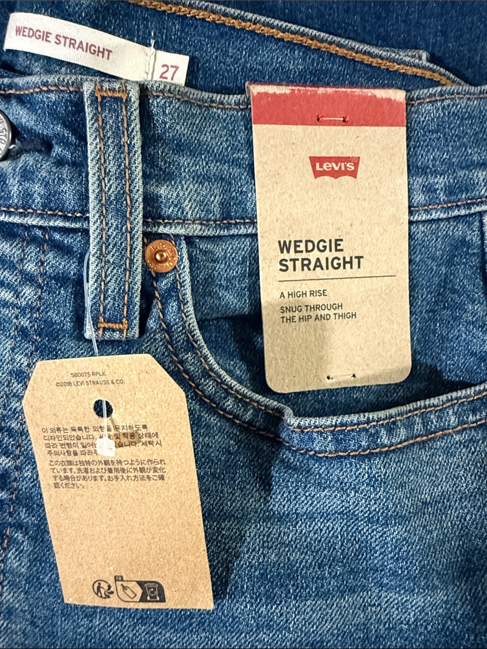 Levi's - Women's Wedgie Straight Jeans - Medium Wash - Picture 3 of 12